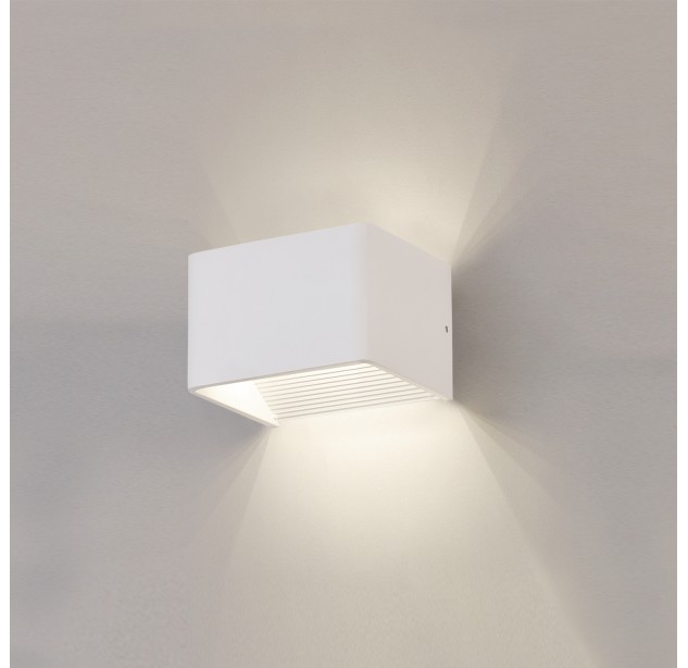 Sieninis šviestuvas „Icon“ 16/3089-10, tekstūruotas baltas, LED 8,5 W, 890 lm, CRI90, II klasė, integruotas LED, 2700 K–3000 K–4000 K, slankusis jungiklis, dimerizavimas. DALI/Push, ON-DEMAND **