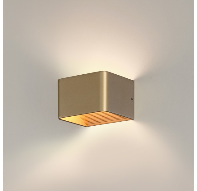 Sieninis šviestuvas „Icon“ 16/3089-10 „Technical Gold“, LED 8,5 W, 890 lm, CRI 90, CL.II, integruotas LED, 2700 K–3000 K–4000 K, slankusis jungiklis