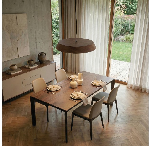 Cora pakabinamas šviestuvas %D8610 mm, riešutmedžio spalvos/tekstūruota juoda, LED 50 W, 4750 lm, CRI 90, CL.I, 2700–3000 K, slankusis jungiklis, dimeriavimas, DALI/spaudimo, ON-DEMAND **
