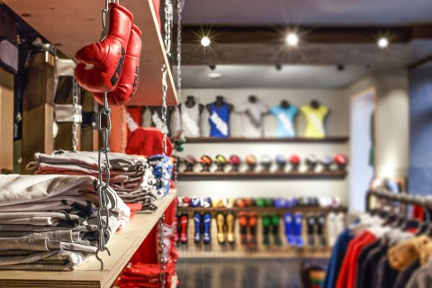 Kovos menų ir laisvalaikio aprangos parduotuvė „Koshop“